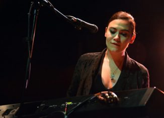 NADINE SHAH - Festival Les Femmes S'en Mêlent - Le Centquatre, Paris - samedi 22 mars 2014