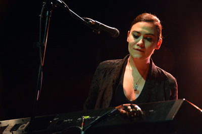 NADINE SHAH - Festival Les Femmes S'en Mêlent - Le Centquatre, Paris - samedi 22 mars 2014