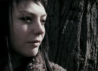 ANGEL OLSEN dévoile le clip de "Pops"