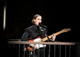 ANNA CALVI - Nouvel EP : "Live For Burberry"