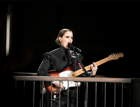 ANNA CALVI - Nouvel EP : "Live For Burberry"