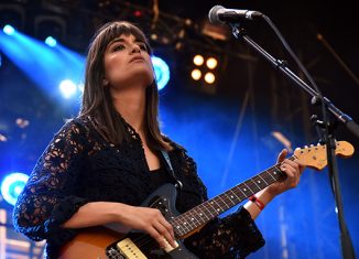 CLARA LUCIANI - Festival Fnac Live - Parvis de l'Hôtel de Ville - Paris, samedi 8 juillet 2017